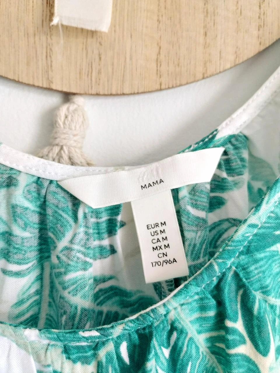 Vestido nuevo ligero holgado 100% viscosa con estampado de hojas tropicales H&M Mama Taill – photo 6
